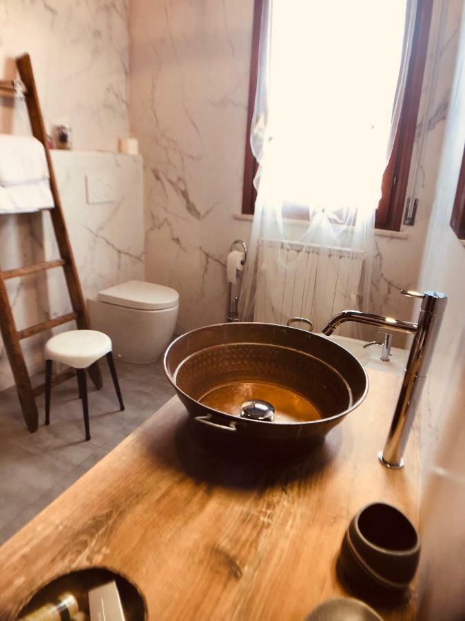 Viamilano25 Acomodação com café da manhã Mirandola Exterior foto